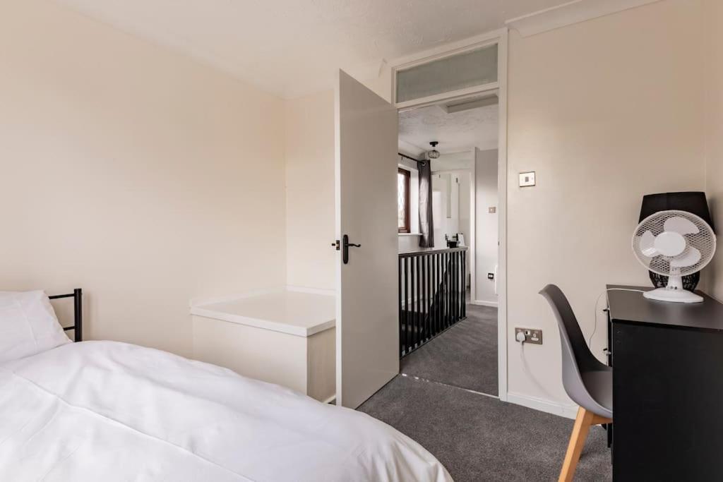 House On Cul De Sac Apartment Lakenheath Bagian luar foto