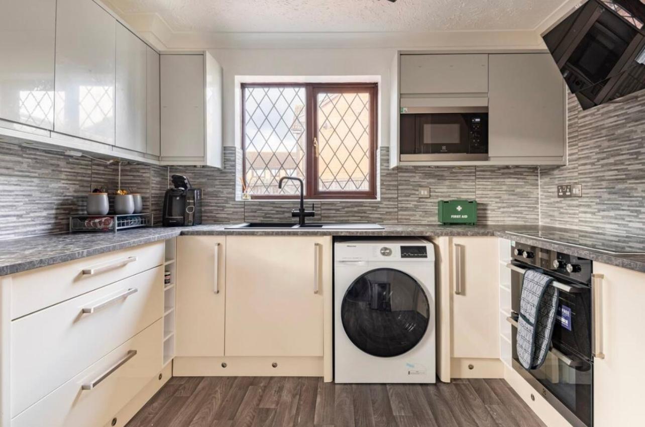 House On Cul De Sac Apartment Lakenheath Bagian luar foto