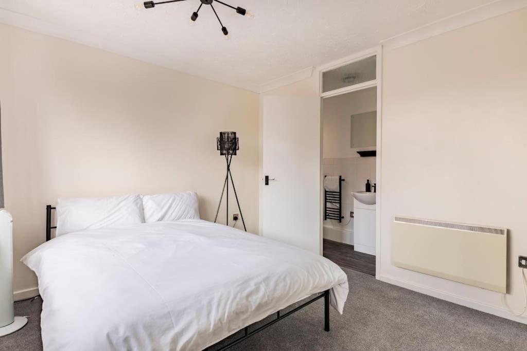 House On Cul De Sac Apartment Lakenheath Bagian luar foto