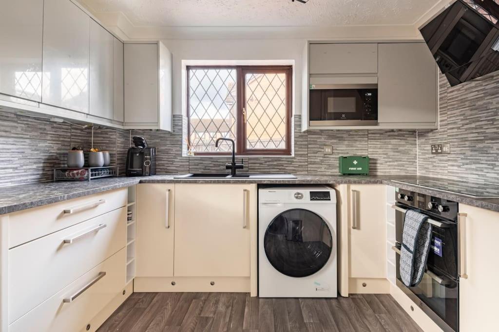 House On Cul De Sac Apartment Lakenheath Bagian luar foto