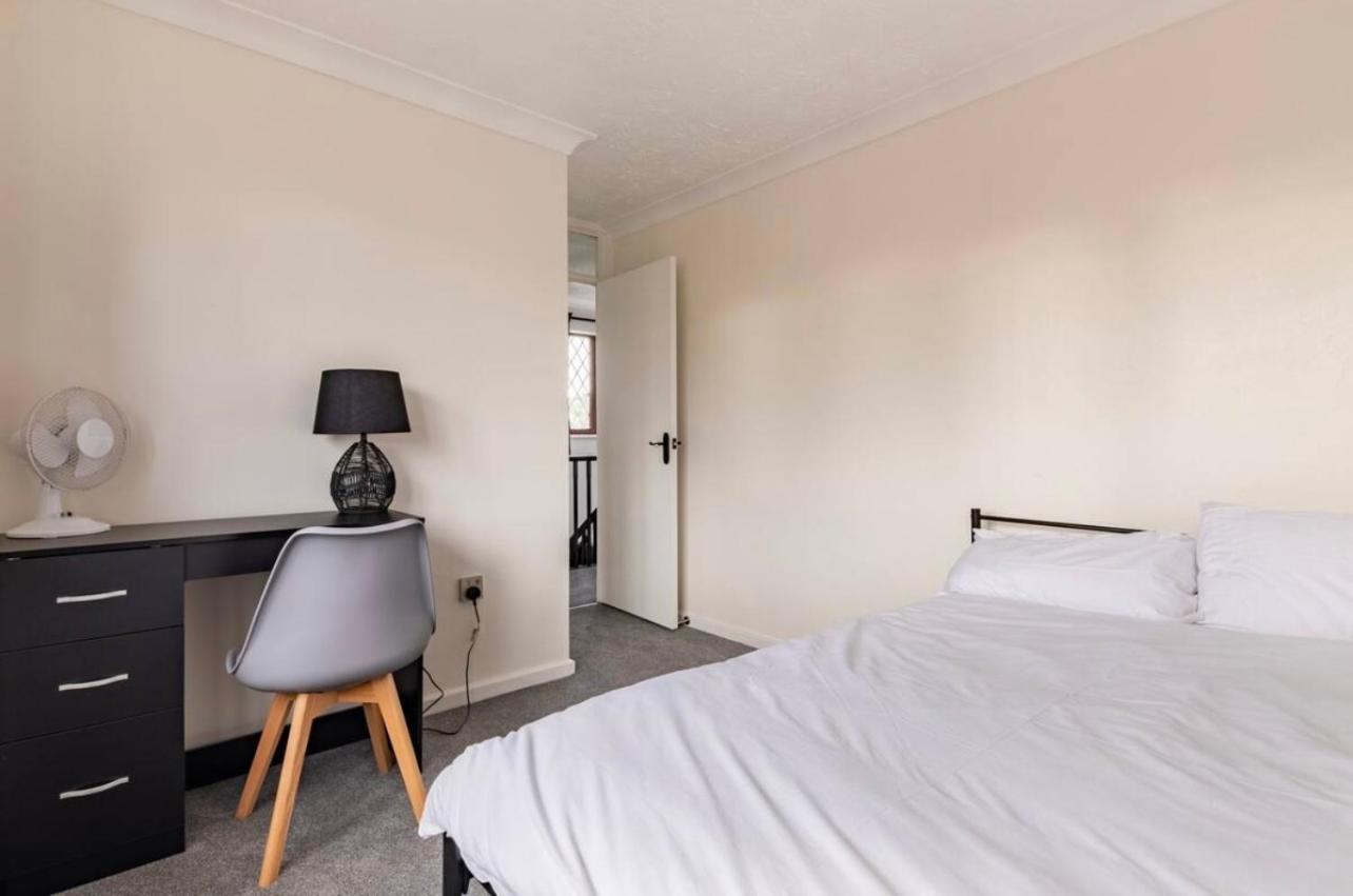 House On Cul De Sac Apartment Lakenheath Bagian luar foto