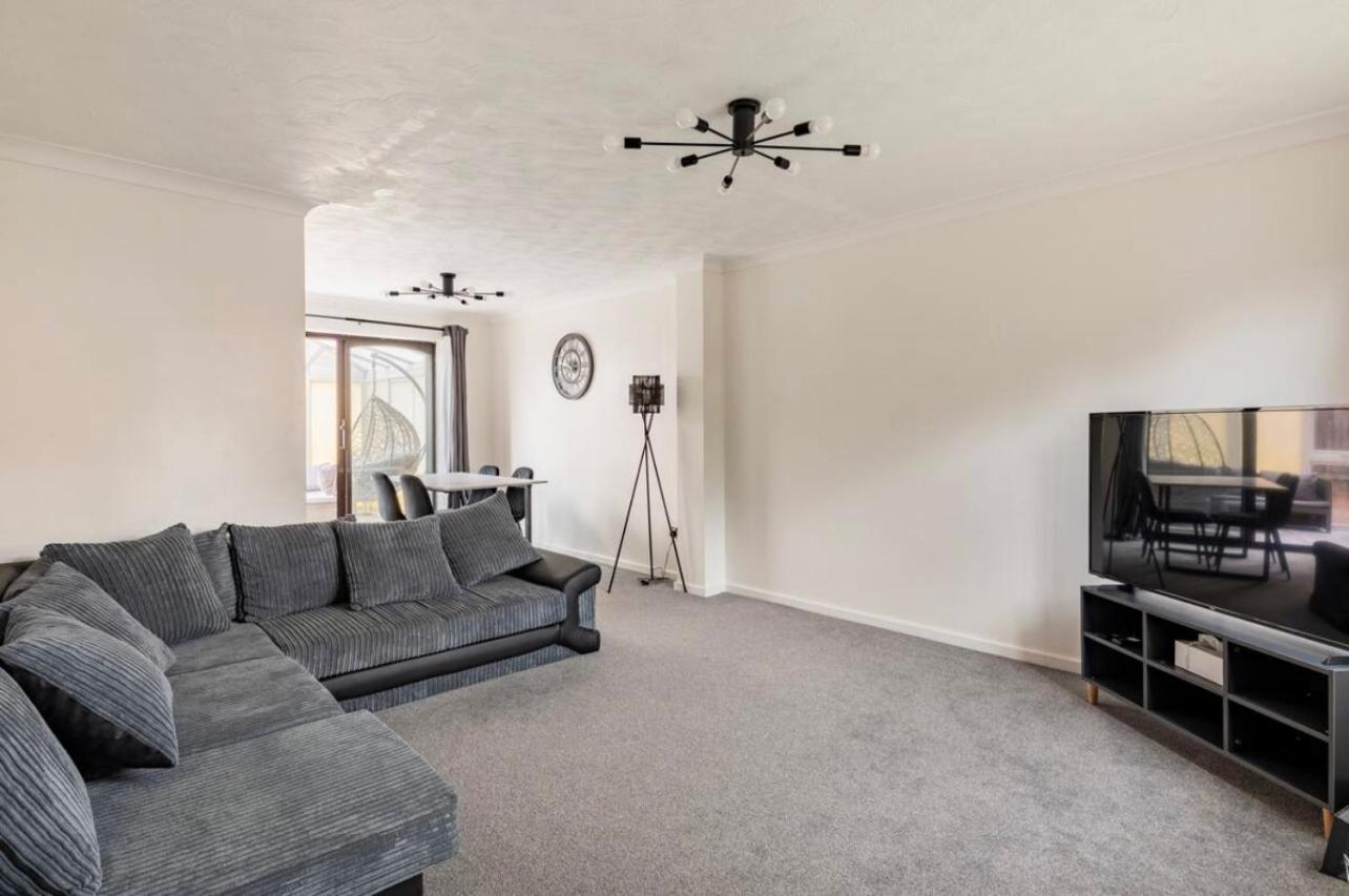 House On Cul De Sac Apartment Lakenheath Bagian luar foto