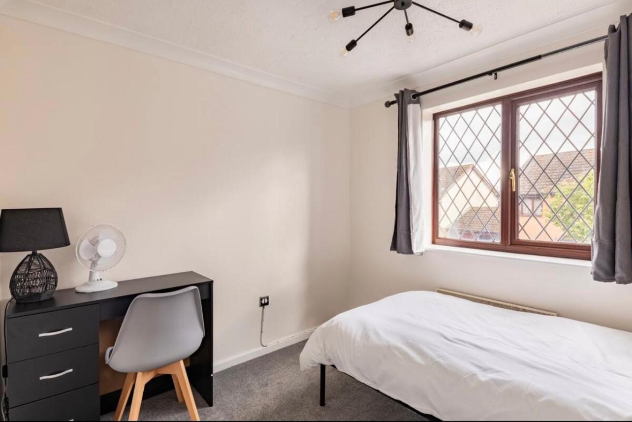 House On Cul De Sac Apartment Lakenheath Bagian luar foto
